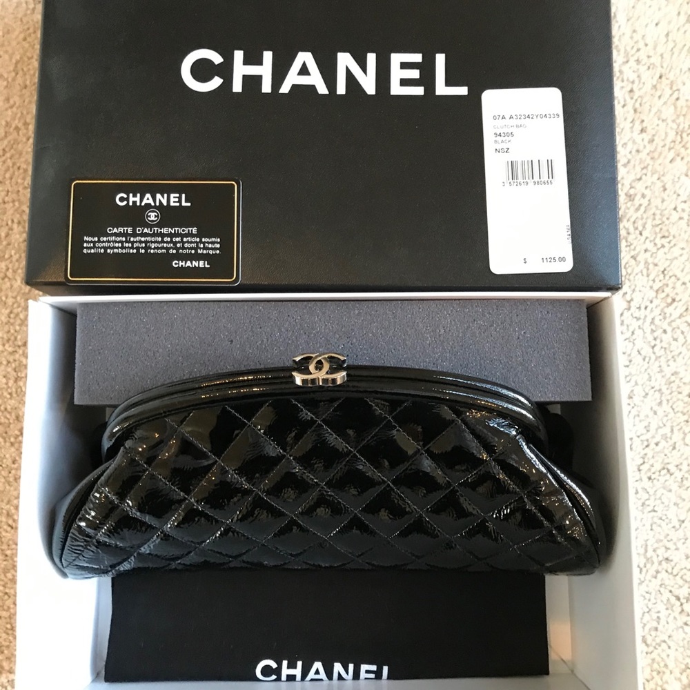 Chanel clutch quilted black patent leather NWT